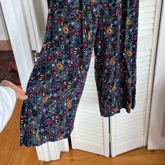 COPY - Urban Outfitters Paisley Jumpsuit Flowy - Picture 4 of 4